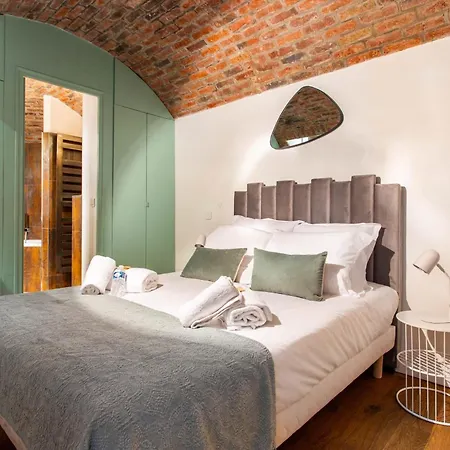 Authentic - 4br-10p - Moulin Rouge Apartment *