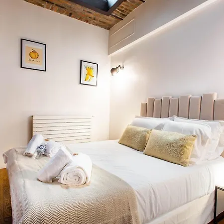 Apartment Authentic - 4br-10p - Moulin Rouge Paris